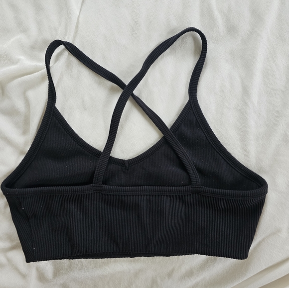 Black Ribbed Cross Back Straps Sports Bra - Picture 4 of 6